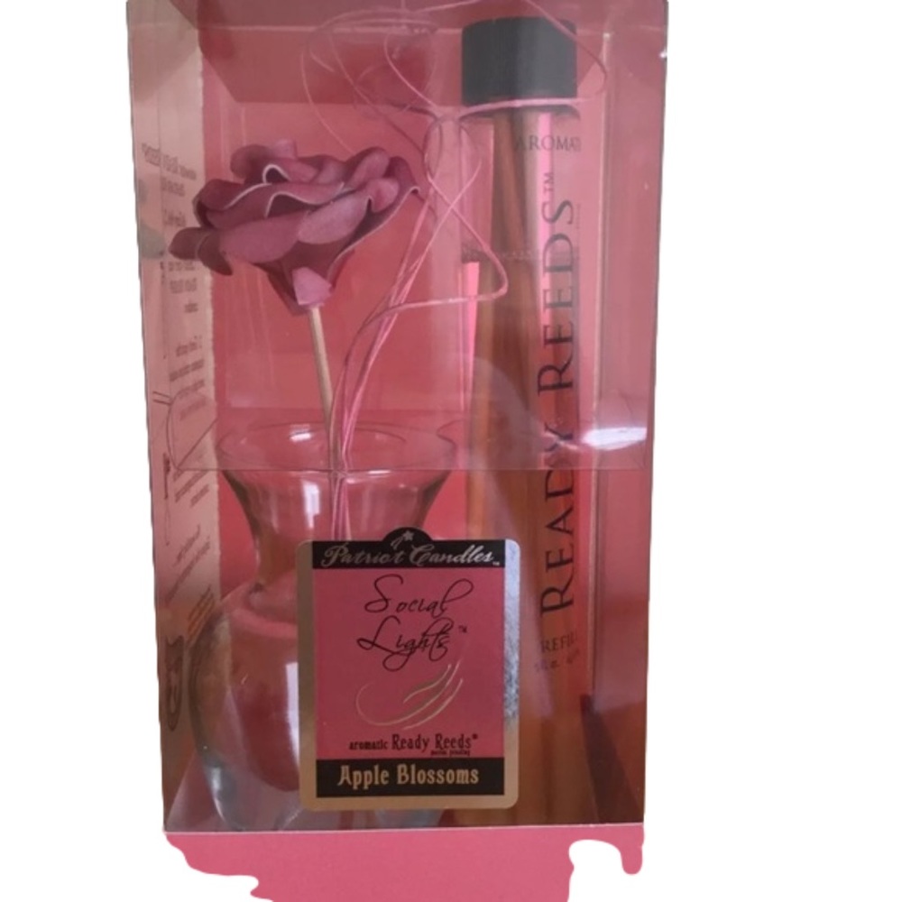 Apple blossom reed diffuser with vase and reeds 10 oz By Patriot candles